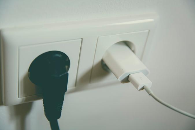 رفع مشکل Plugged in, not charging هنگام شارژ در لب تاپ . آموزشگاه رایگان خوش آموز