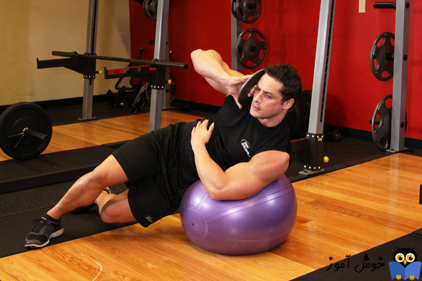 حرکات تمرینی با توپ - حرکت Weighted Ball Side Bend
